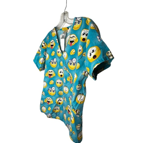 Scrub Central Smiley Faces Scrub Shirt - Picture 2 of 5